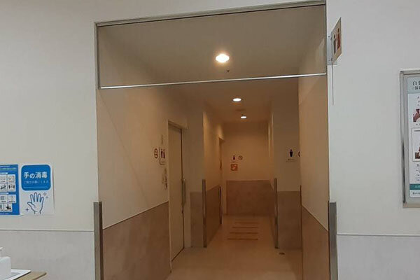 1階TSUTAYA側トイレ前通路