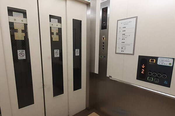 エレベーター内(乗った状態)