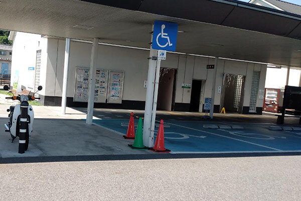 車椅子駐車場（屋根有）