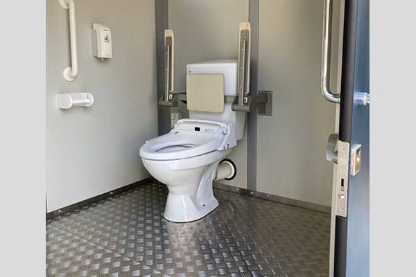 バス駐車場横車椅子用トイレ