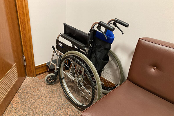 救護室・授乳室内貸出車椅子