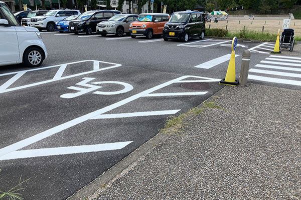 岡崎公園乗用車駐車場障がい者駐車場